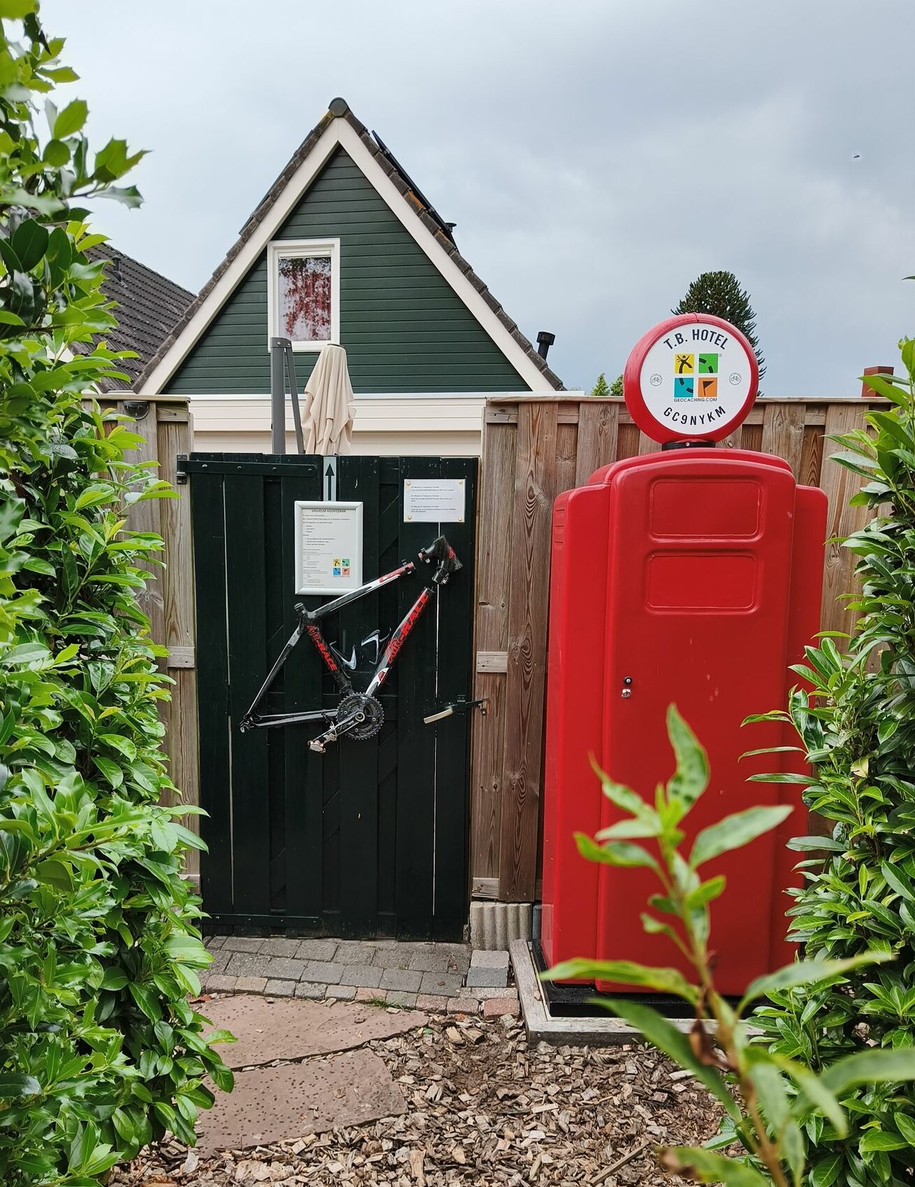 #12 Wandel en fietsplezier XXL-TB hotel – Geocache of the Week – Official Blog